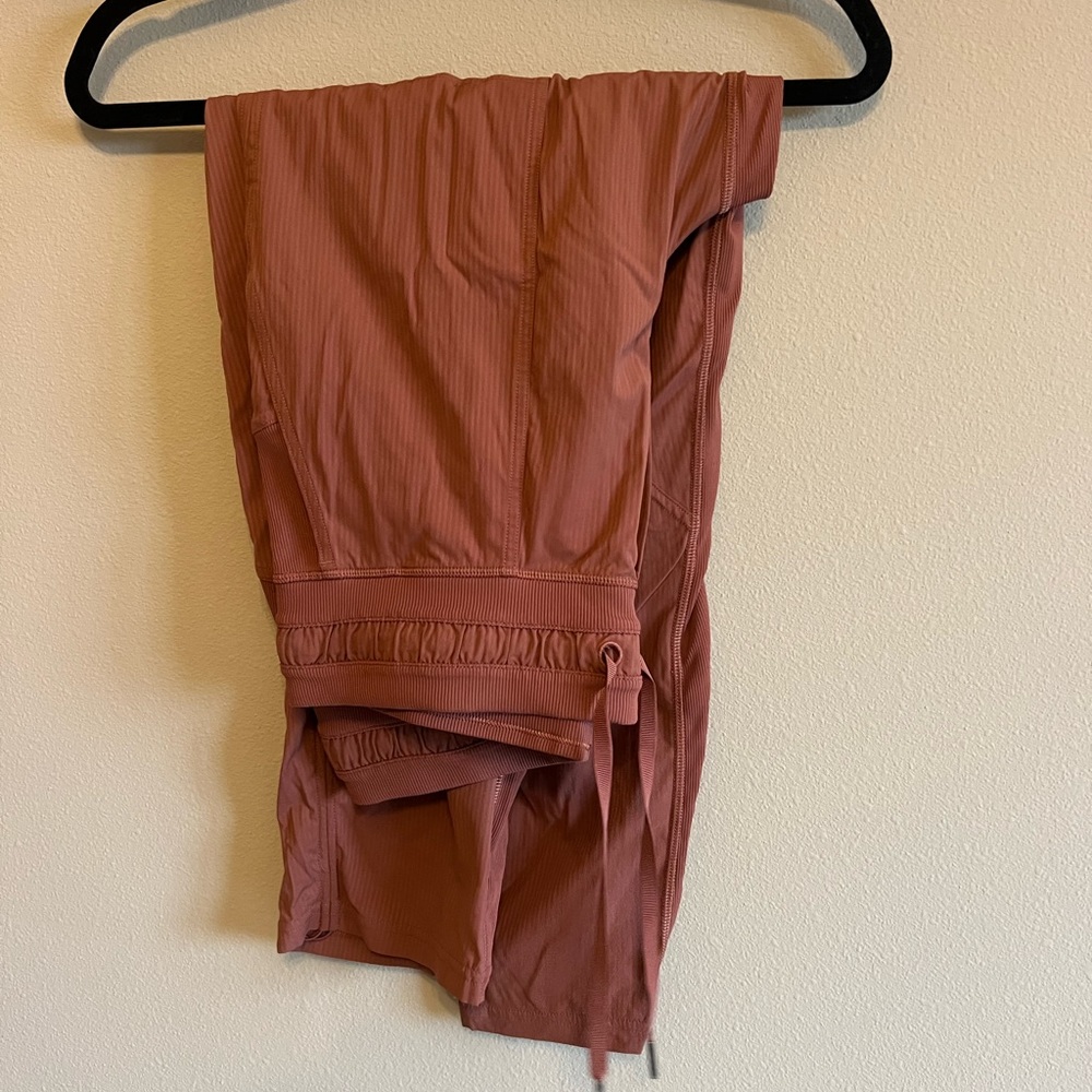 LULULEMON Dance Studio Mid-Rise Cropped Pant